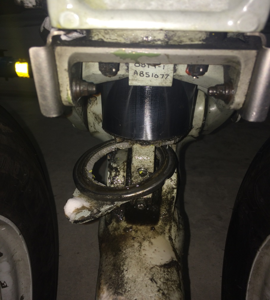 Piston cap - broken Q300.jpg