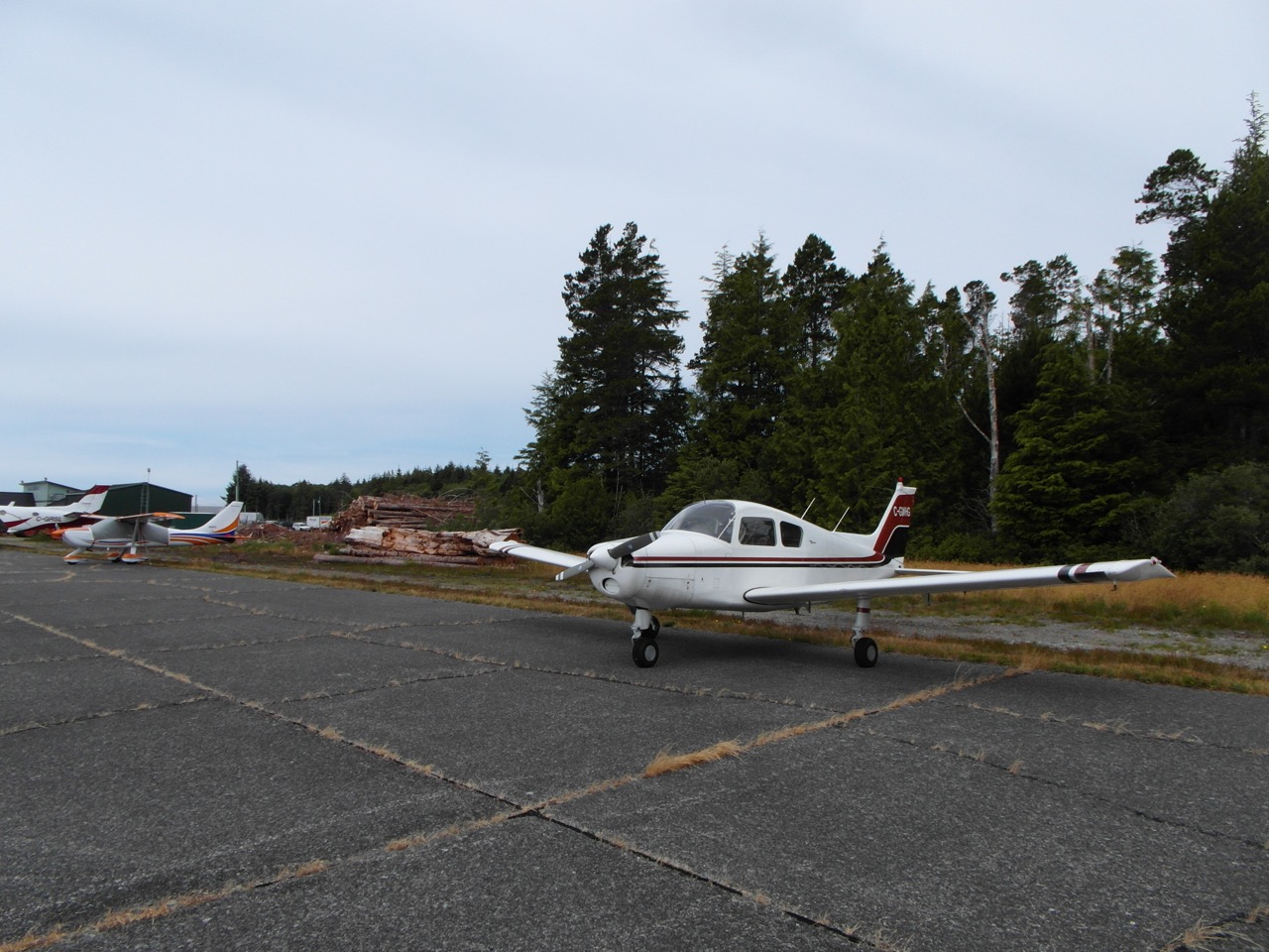 C-GWHG at CYAZ