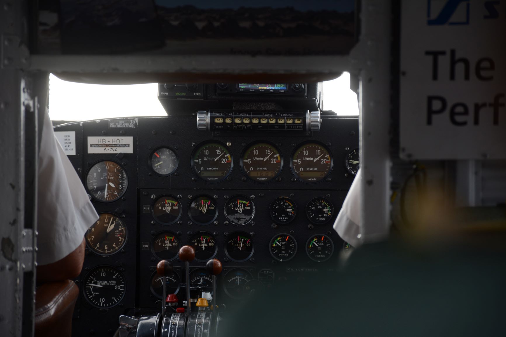 HB-HOT Cockpit.JPG