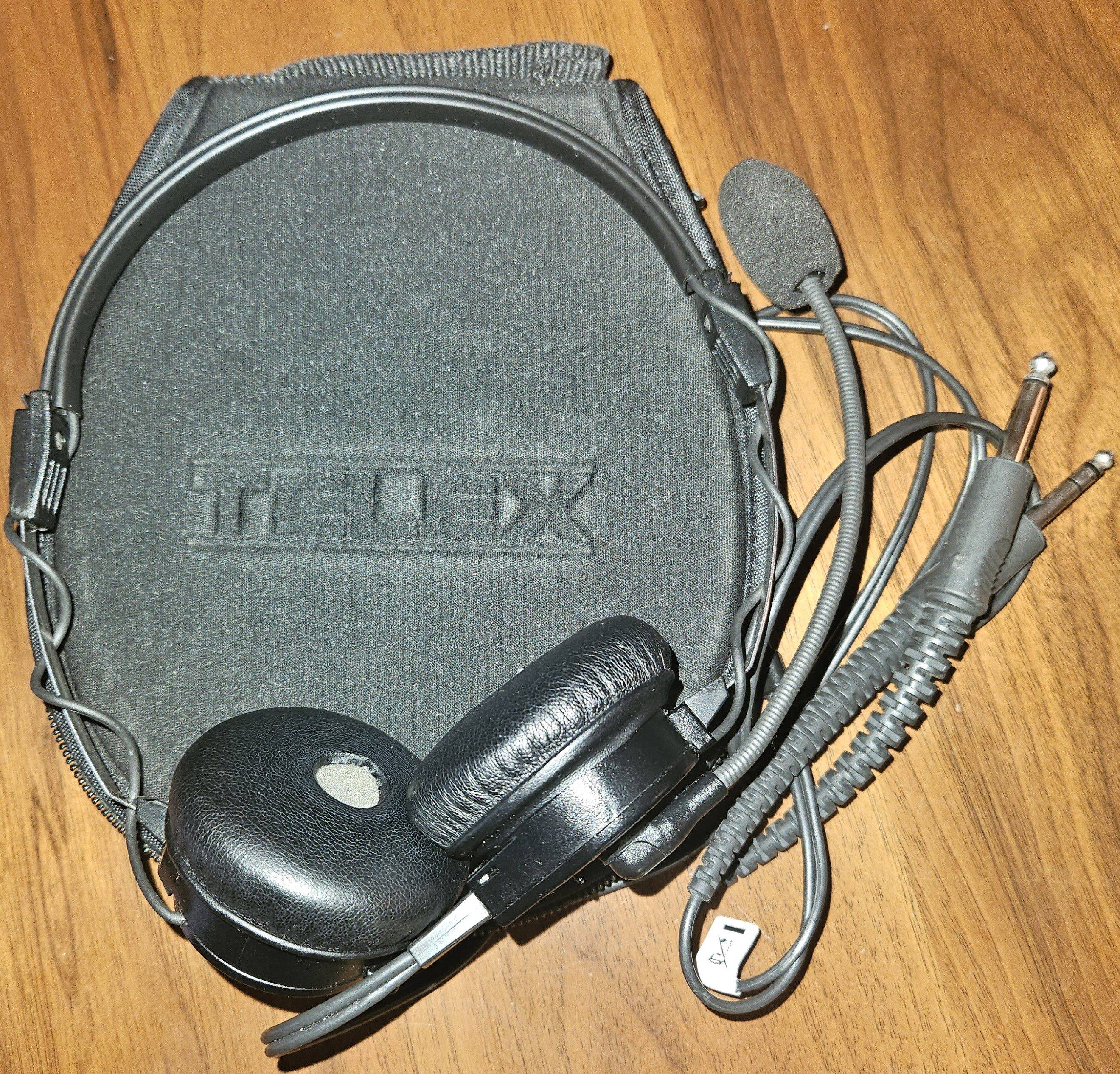 Headset 1.jpg