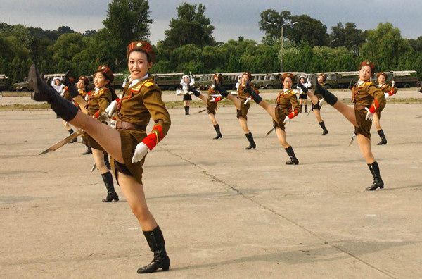 Chinese%20army%20Girls.jpg