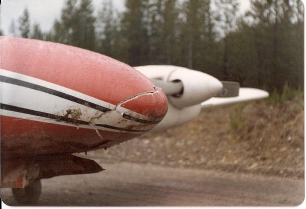 Nose gear failed at Clearwater strip Peace Arm Willisten_600x410.jpg